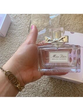 Dior Miss Dior Absolutely Blooming Perfume - Pink with Gold Bow bottle. 🎁🎁🎁🎁🎊